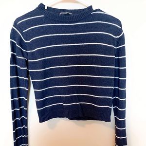 Cropped Long Sleeve/Sweater